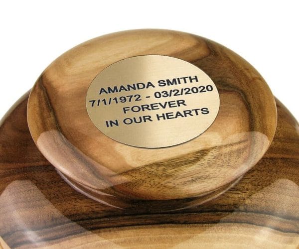 urn engraved plaques, engraved plaque on the top of cremation urn
