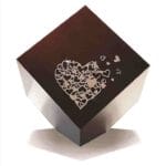 Geometric Urn Broken Heart Art 31 DM (1)