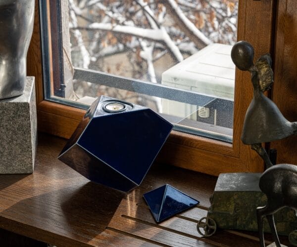 keeping ashes in the house, urn at home near window