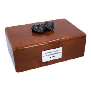 Nalural wood urn with hearts