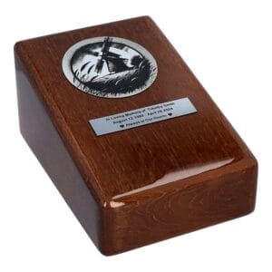 Urna z wiatrakiem Urna kremacyjna z motywem wiejskim