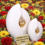 White cremation urn set with gold heart – adult urn and matching keepsake urn