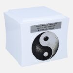Thematische Urne mit Yin-Yang-Symbol