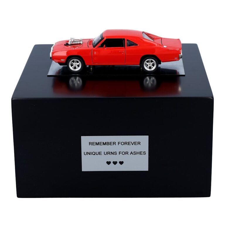 Urne für Asche mit klassischer Dodge-Replika – Ansicht von vorn.