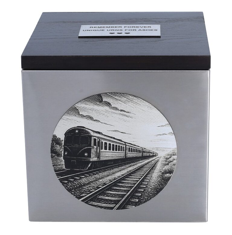 Vorderansicht der Urne mit Zugmotiv und großem graviertem Lokomotivmedaillon.