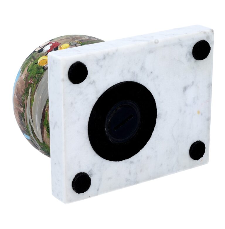 Urna kremacyjna z otworem do napełniania od dołu – bezpieczne zamknięcie