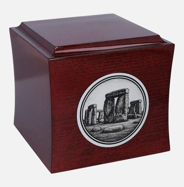 Urne en bois avec gravure Stonehenge, vue latérale.