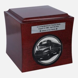 Holzurne für Busfahrer mit graviertem klassischem Bus-Design, Frontansicht.