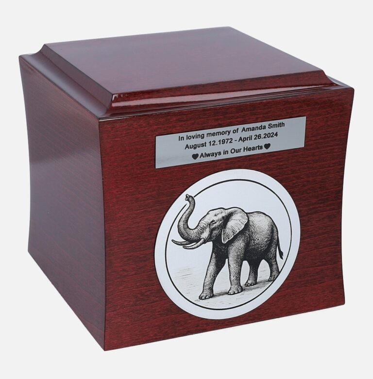 Przód urny: grawerunek słonia z przykładową tabliczką pamiątkową.