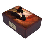 Angled wooden urn with Italian military tribute and tricolor flag background