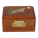 Urna funeraria de madera para cenizas de gato con diseño de gato jugando y placa conmemorativa personalizada