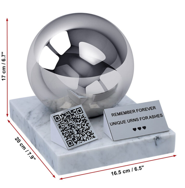 Child urn with QR code size guide showing a height of 17 cm and marble base measuring 20 by 16.5 cm.