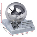 Pet urn with QR code size guide showing a height of 17 cm and marble base measuring 20 by 16.5 cm.